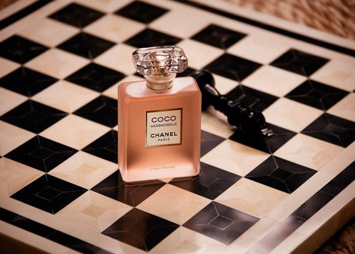 Thiết kế chai nước hoa Coco Mademoiselle L’Eau Privee Chanel đơn giản, nhẹ nhàng